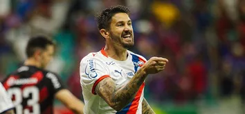 BAHIA VENCE O ATHLETICO POR 3 A 0 NA FONTE NOVA E ENTRA NO G4