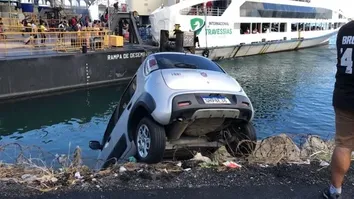 CARRO QUASE CAI NO MAR NA FEIRA DE SÃO JOAQUIM