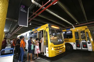 EM CAMPANHA SALARIAL, RODOVIÁRIOS REDUZEM HORAS TRABALHADAS E DIMINUEM O NÚMERO DE VIAGENS; VEJA