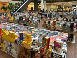 FEIRA DE LIVROS REVELA UNIVERSO GEEK NO SHOPPING PARALELA