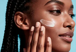 A "EPIDEMIA" DAS MANCHAS: TRANSIÇÃO DE ESTAÇÕES EXIGE CUIDADO REDOBRADO COM A PELE NEGRA