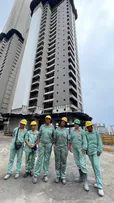 MULHERES NA OBRA ESTÃO AJUDANDO A CONSTRUIR O PRÉDIO MAIS ALTO DA BAHIA - ACERVO OR