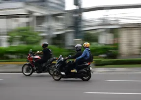 TRANSALVADOR PROMOVE PALESTRA SOBRE SEGURANÇA VIÁRIA PARA MOTOCICLISTAS NO SHOPPING CENTER LAPA