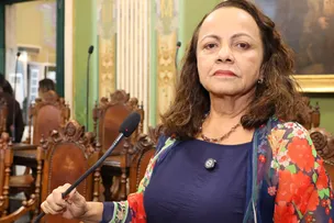VEREADORA COMEMORA CANCELAMENTO DE PROJETO DA PREFEITURA; ENTENDA  