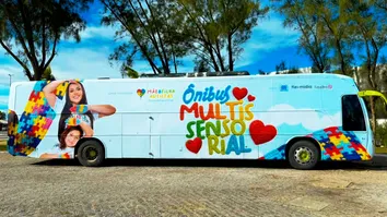 MÃE E FILHA AUTISTAS LANÇAM O PRIMEIRO ÔNIBUS MULTISSENSORIAL DO BRASIL