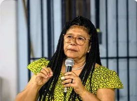 VEREADORA CRITICA CONDUÇÃO DO PÉ NA ESCOLA E ANULAÇÃO DE MATRÍCULAS: