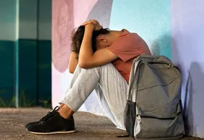 TRISTEZA ENTRE ADOLESCENTES ACENDE ALERTA E EXPÕE IMPACTO DA ACELERAÇÃO DIGITAL NA SAÚDE MENTAL