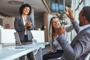 PESQUISA MOSTRA O QUANTO SER FELIZ NO TRABALHO INTERFERE NOS RESULTADOS