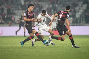 VITÓRIA LEVA VIRADA NO FINAL DO JOGO E PERDE FORA DE CASA