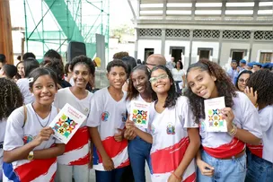 ESTUDANTES DA REDE ESTADUAL CONHECEM VLT EM AULA PRÁTICA POR SALVADOR