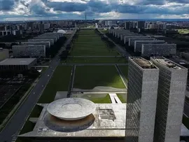GOVERNO PREVÊ AJUSTE FISCAL CONTÍNUO E GATILHOS DE CONTENÇÃO A PARTIR DE 2027