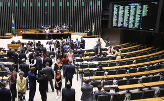 PEC DA ESCALA 6X1 AVANÇA NA CÂMARA E AGUARDA RELATOR PARA ANÁLISE EM COMISSÃO ESPECIAL
