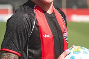 RUBRO-NEGRO RENOVADO: VEJA COMO FICOU O NOVO UNIFORME PRINCIPAL DO VITÓRIA