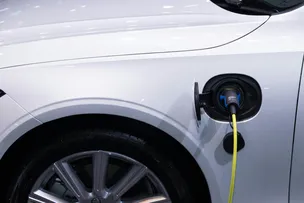 PROJETO PODE LIBERAR RECARGA DE CARROS ELÉTRICOS EM CONDOMÍNIOS NA BAHIA