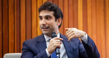 GALÍPOLO DIZ QUE BC SOFRE CRÍTICAS AO SUBIR OU CORTAR JUROS
