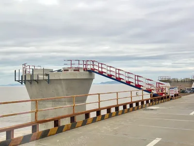 NAVIO CHINÊS TRAZ 800 TONELADAS DE CARGA PARA CONSTRUÇÃO DE UMA PLATAFORMA NA PONTE SALVADOR–ITAPARICA