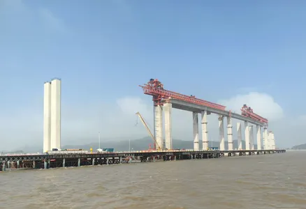 NAVIO CHINÊS TRAZ 800 TONELADAS DE CARGA PARA CONSTRUÇÃO DE UMA PLATAFORMA NA PONTE SALVADOR–ITAPARICA