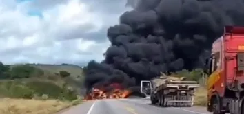 ACIDENTE COM CARGA INFLAMÁVEL INTERDITA TOTALMENTE TRECHO DA BR-116 NA BAHIA