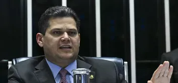 ALCOLUMBRE PROMULGA LEI DA DOSIMETRIA QUE PODE REDUZIR A PENA DE BOLSONARO