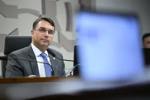FLÁVIO BOLSONARO PODE PASSAR SÃO JOÃO NA BAHIA EM MEIO A AGENDA POLÍTICA NO ESTADO