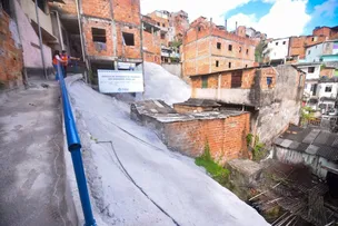 PREFEITURA ENTREGA PROTEÇÃO DE ENCOSTA NO PERO VAZ E CHEGA A 592 ÁREAS DE RISCO ESTABILIZADAS