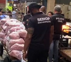 FISCALIZAÇÃO APREENDE PRODUTOS IMPRÓPRIOS PARA CONSUMO NA FEIRA DE SÃO JOAQUIM