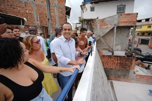 PREFEITURA ENTREGA CONTENÇÃO DE ENCOSTA COM ÁREA DE LAZER EM COLINAS DE PERIPERI