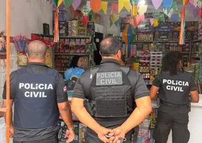 OPERAÇÃO APREENDE CERCA DE 72 MIL FOGOS CLANDESTINOS EM CIDADE BAIANA