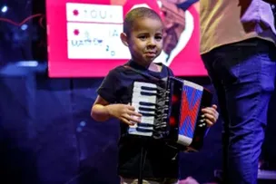 CANTA LUIZ NAS ESCOLAS: MÚSICA E POESIA CELEBRAM O LEGADO DE GONZAGÃO