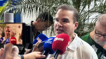  ‘JÁ É VISÍVEL A RECONSTRUÇÃO QUE DÉBORA RÉGIS PROMOVE EM LAURO DE FREITAS’, DIZ CACÁ LEÃO
