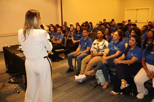 LAÍZ DE MONTEÊ MINISTRA PALESTRA PARA GRUPO AVIVA SOBRE CONSTRUÇÃO DE IMAGEM NO RAMO DOS NEGÓCIOS