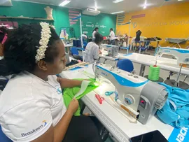 EXPOSIÇÃO CELEBRA FORMATURA DE ALUNOS DO PROJETO PONTO DA MODA COM PEÇAS AUTORAIS E SUSTENTÁVEIS EM SALVADOR