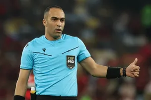 ÁRBITRO DE FLAMENGO X PALMEIRAS É HOSTILIZADO E CHAMADO DE ‘PILANTRA’ EM AVIÃO: ‘PIX CAIU?’
