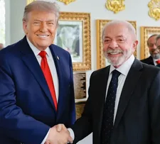 TRUMP ELOGIA LULA DURANTE ENCONTRO COM FLÁVIO BOLSONARO NA CASA BRANCA, DIZ SITE