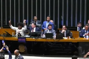 APROVADA PEC QUE DERRUBA ESCALA 6X1 E REDUZ JORNADA PARA 40 HORAS, COM DOIS DIAS DE DESCANSO