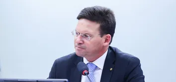 JOÃO ROMA DESCARTA PRESSÃO PARA ACM NETO APOIAR FLÁVIO BOLSONARO