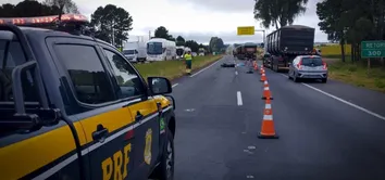 ACIDENTE COM CAMINHÃO INTERDITA TRECHO DA BR-324 NESTA SEGUNDA (22)