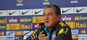 CARLOS ALBERTO PARREIRA PASSA POR CIRURGIA E SEGUE INTERNADO NA UTI SEM PREVISÃO DE ALTA