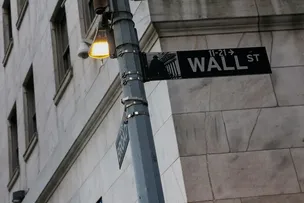 DOW JONES FUTURO CAI E PETRÓLEO SOBE COM ESCALADA DAS TENSÕES ENTRE EUA E IRÃ