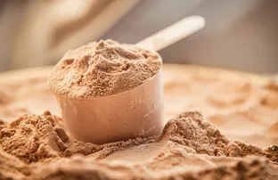CRISE DO WHEY: PROTEÍNA QUERIDINHA ENCARECE E JÁ TRAVA PRODUÇÃO DE SNACKS NO MUNDO