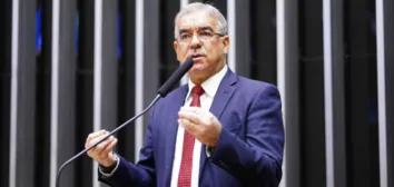 POLÍTICOS BAIANOS DEFENDEM WAGNER APÓS SAÍDA DA LIDERANÇA DO GOVERNO