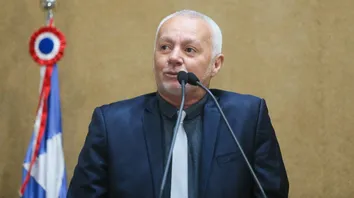 BOBÔ DIZ QUE PONTE SALVADOR-ITAPARICA AVANÇA E CRITICA OPOSIÇÃO POR QUESTIONAR OBRA