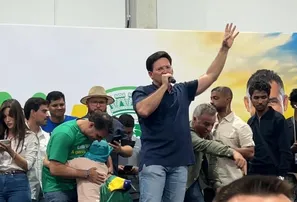JOÃO ROMA CRITICA FALAS DE RUI COSTA SOBRE PANE DE AVIÃO COM ACM NETO
