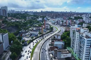 OBRA DE PASSARELA PROVOCA MUDANÇAS NO TRÂNSITO E EM LINHAS DE ÔNIBUS NA AV. JURACY MAGALHÃES