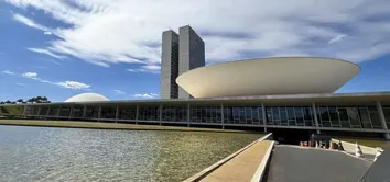 PRESIDENTES DE PARTIDO TEM SALÁRIOS ACIMA DO TETO DO FUNCIONALISMO E DESPESAS PAGAS PELO FUNDO ELEITORAL