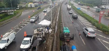 CHUVAS INTERROMPEM OBRAS NA BR-324;REPARO EM CRATERA ENTRA NA FASE FINAL