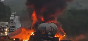 CARRETA PEGA FOGO NA BR-116 E PRF REGISTRA VÍTIMAS GRAVES NO ACIDENTE
