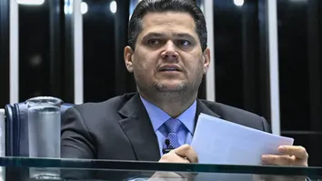 AFASTADO DE LULA, ALCOLUMBRE SINALIZA ACORDO COM FAZENDA PARA FREAR PAUTA-BOMBA