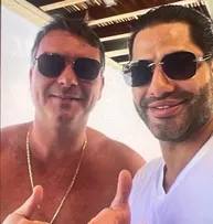 FOTO MOSTRA FLÁVIO BOLSONARO AO LADO DE "SICÁRIO" LIGADO A VORCARO