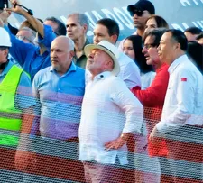 COM LULA E JERÔNIMO, PREFEITO ZEZINHO OLIVEIRA ACOMPANHA INÍCIO DAS OBRAS DA PONTE SALVADOR–ITAPARICA